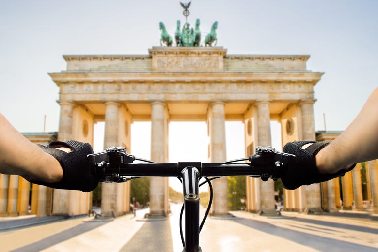 Desfrutando do tour por Berlim de bicicleta