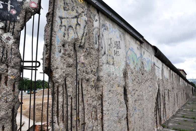 Walking alongside the Berlin Wall