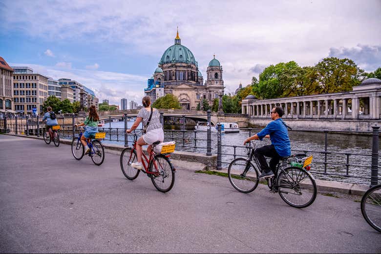 Cycle along the Spree River
