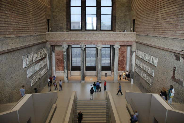 Um dos principais átrios do museu