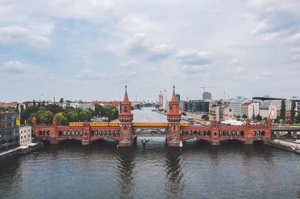 Paseo en barco solar por el río Spree