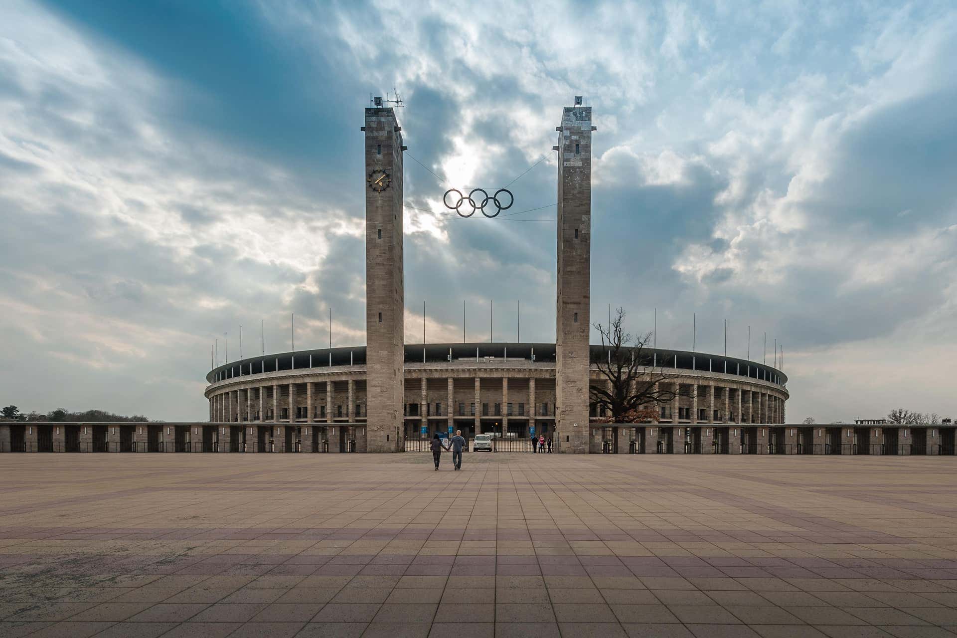 Tour pelo Estádio Olímpico de Berlim e pelo bairro Schöneberg Tour pelo Estádio Olímpico de Berlim e pelo bairro Schöneberg