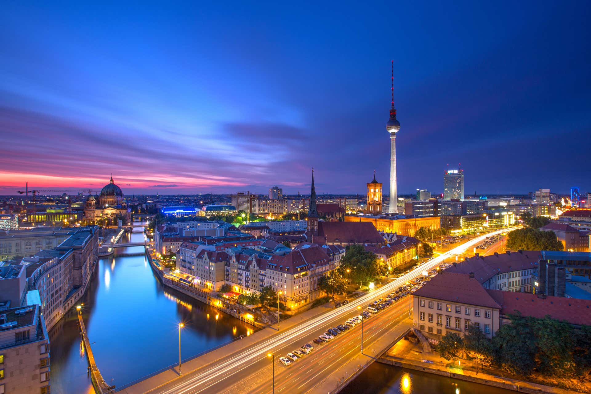 berlin night walking tour