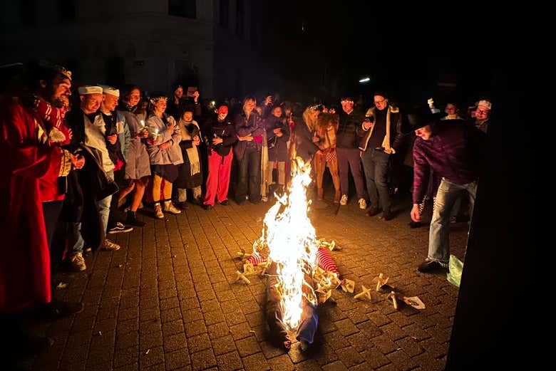 Presenciad la tradición nocturna de la quema del Nubbel