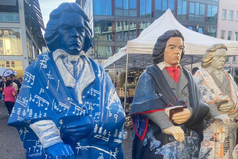 Diferentes estátuas de Beethoven