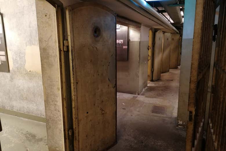 Il corridoio sotterraneo delle prigioni della Gestapo