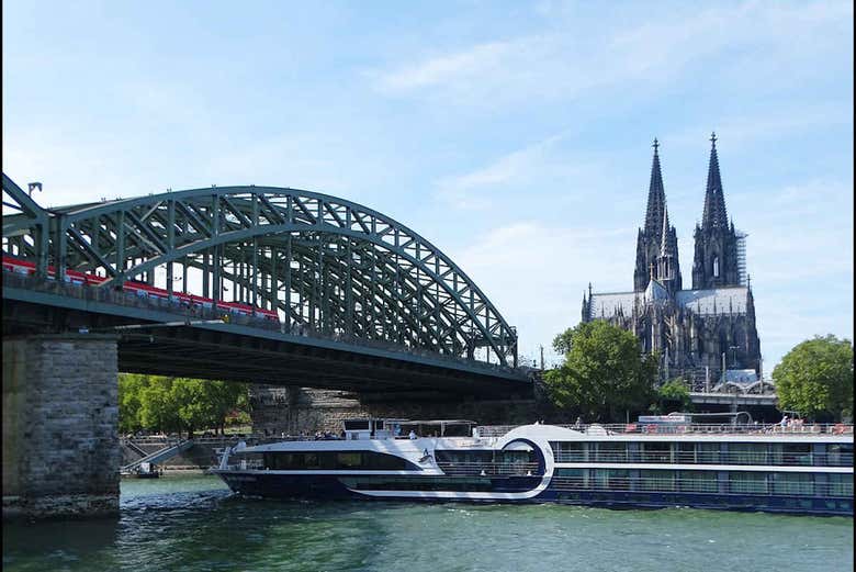 Río Rin y catedral