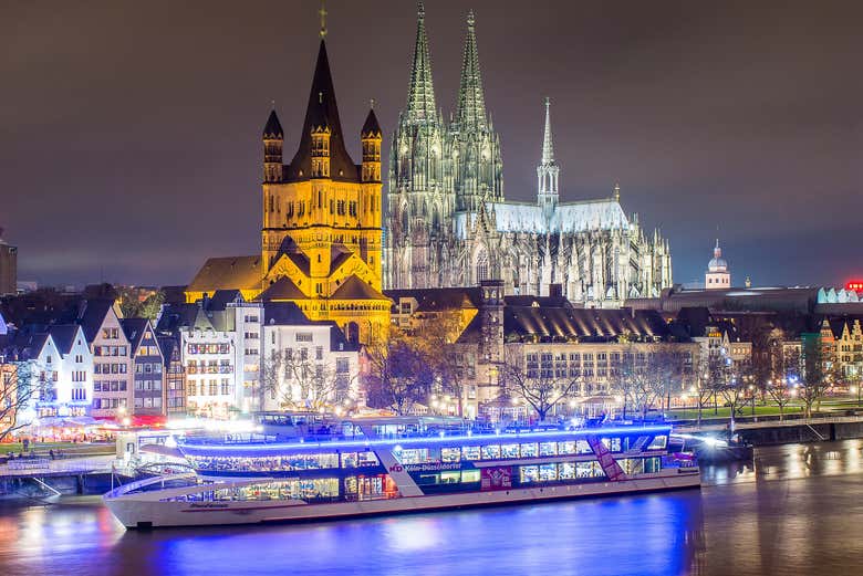 Barco navideño de Colonia a punto de zarpar