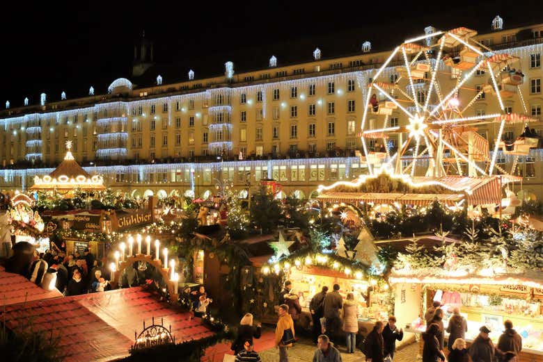 The Striezelmarkt- one of the oldest Christmas Markets in German