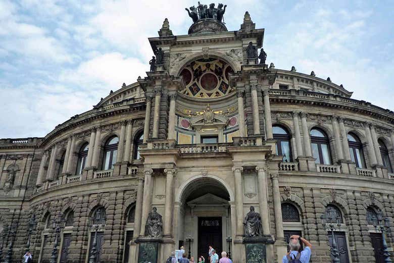 Fachada del edificio de la ópera