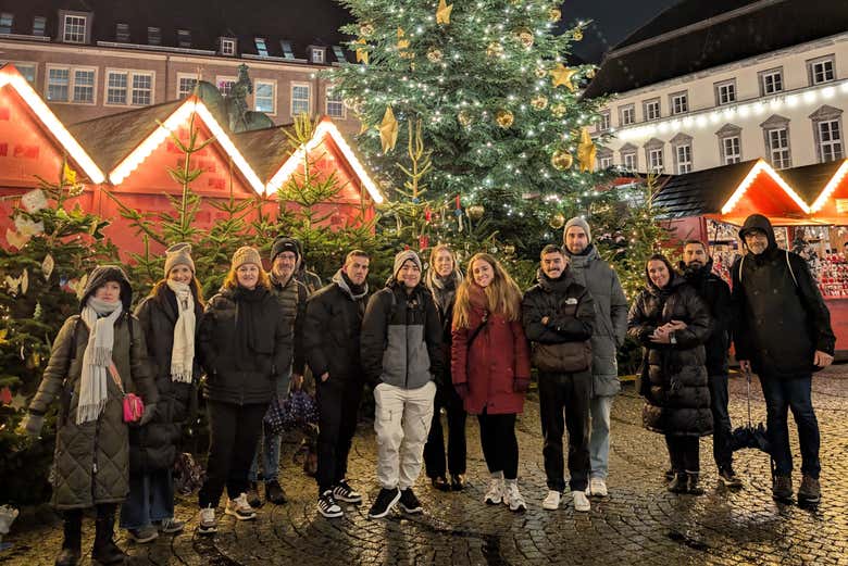 Foto de grupo durante el free tour navideño