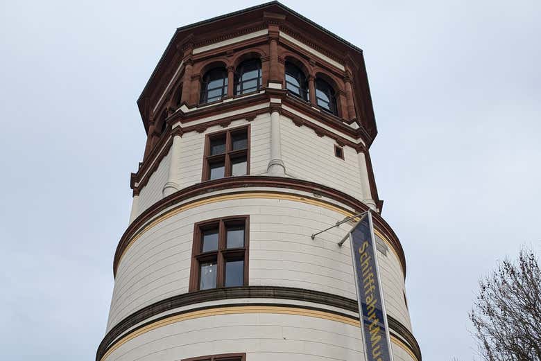 A torre do Museu Naval de Düsseldorf