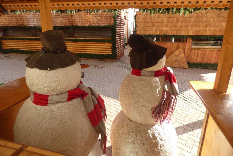 Muñecos de nieve en el mercado de Frankfurt