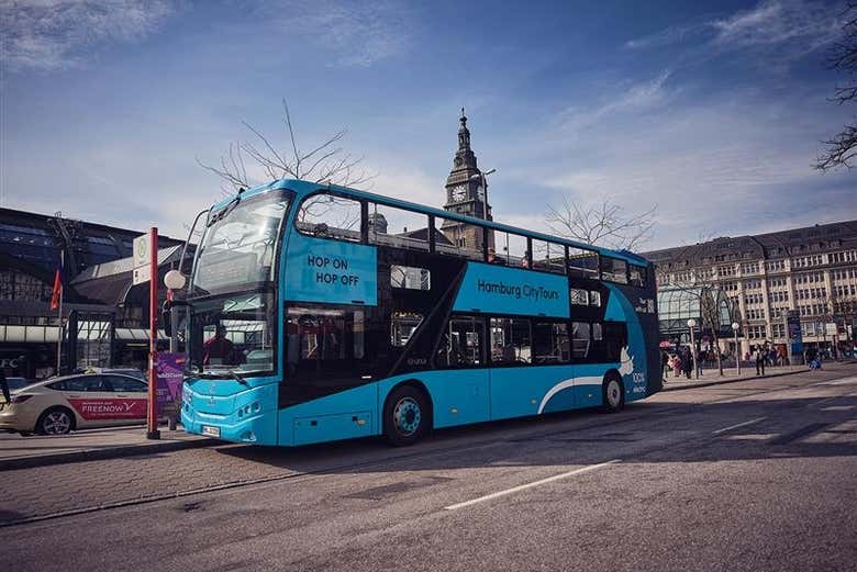 Autobus turistico in una delle fermate