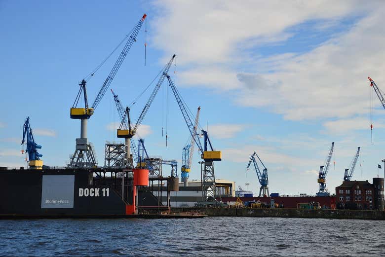 Explore St. Pauli's waterfront