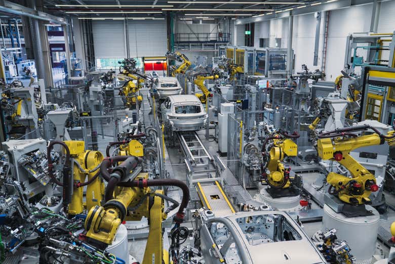 Look at how the machines build a car