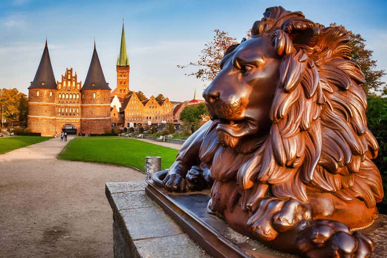 Uno de los leones que custodian Holstentor