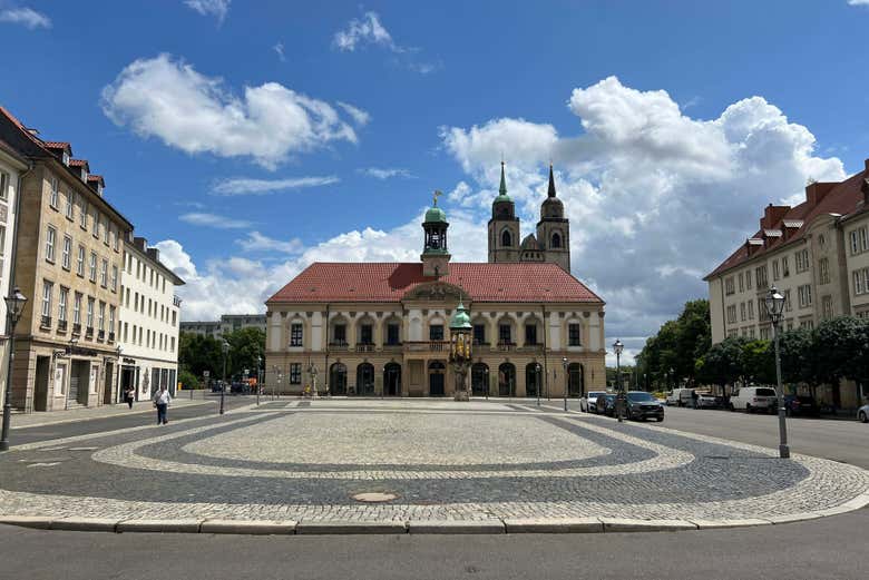 Plaza Alter Markt con el Rathaus al fondo
