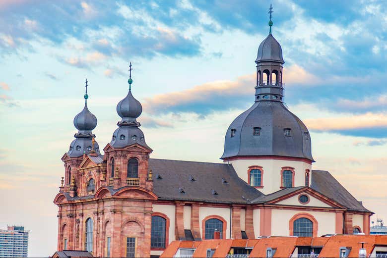 Torres y cúpulas en el centro histórico de Mannheim