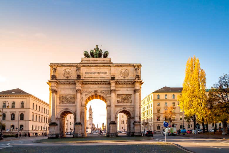 Arco do triunfo do centro histórico de Munique