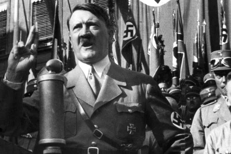 Hitler dando un discurso en Múnich