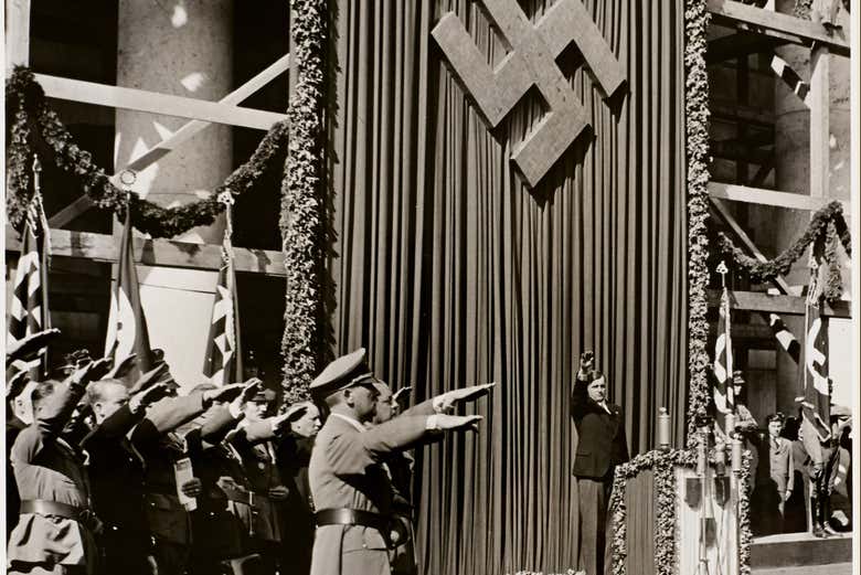 Una foto antigua de Hitler en la Haus der Kunst de Múnich