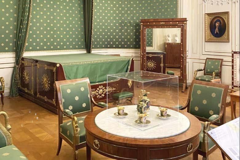 Learn about how former monarchs used to live