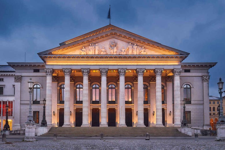 Plaza de la Ópera, Teatro Nacional de Múnich