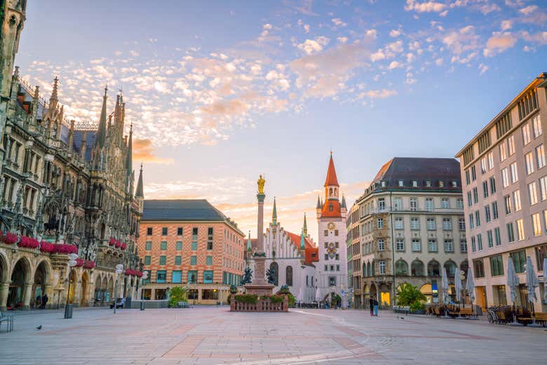 Strolling around Marienplatz