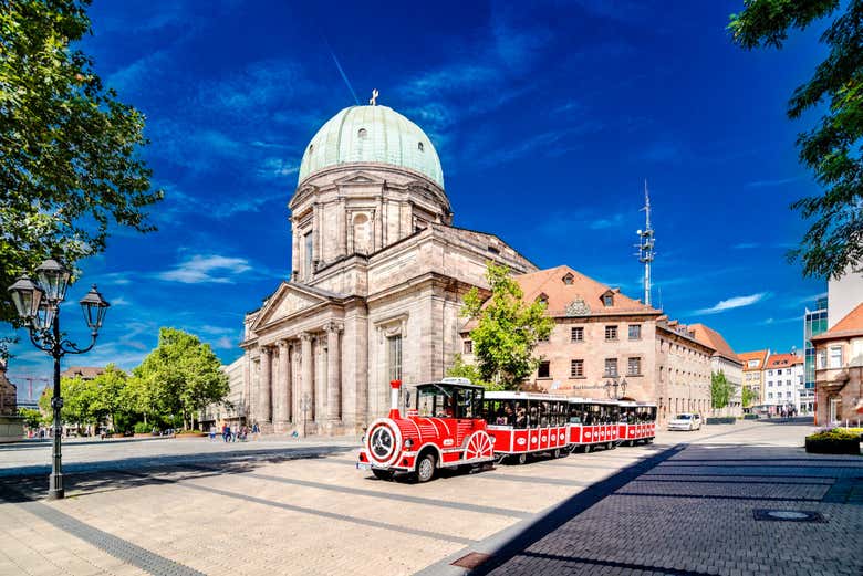 Vous passerez par les monuments emblématiques de la ville