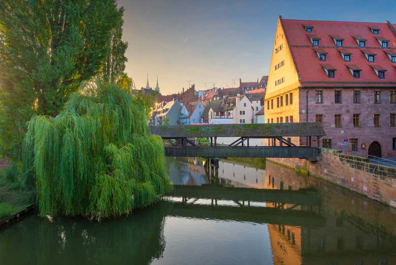 Puente de madera del río Pegnitz