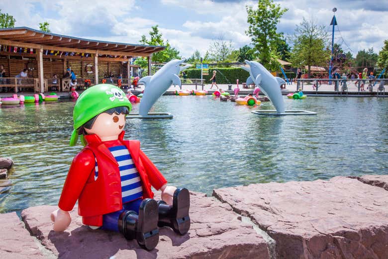 Delfini, omino e fontana al Playmobil FunPark