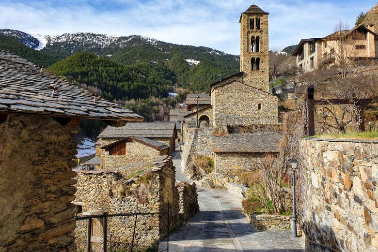 Exploring the town of Pal