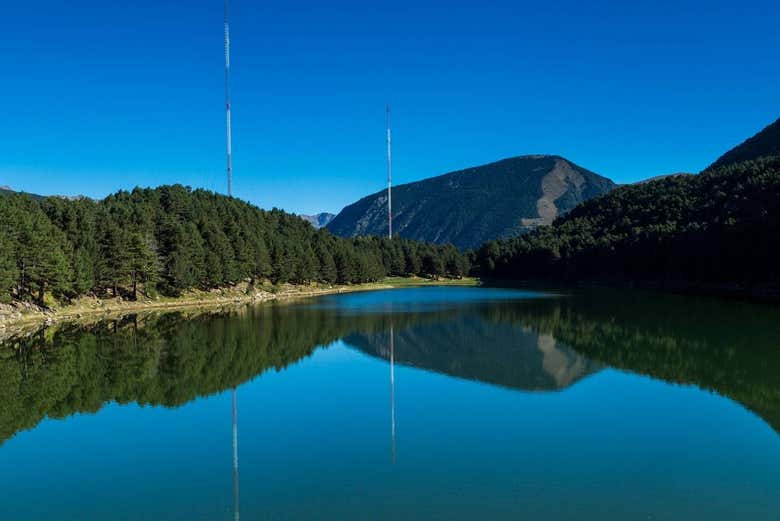 Disfrutando de las vistas del lago