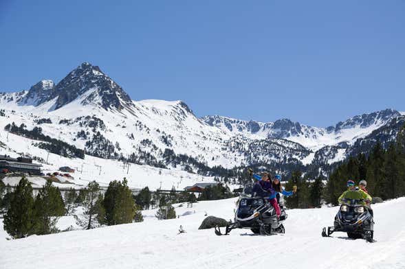 Paseo en moto de nieve por Grandvalira