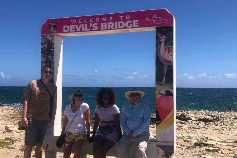 Fotografiandonos junto al arco de Devil's Bridge