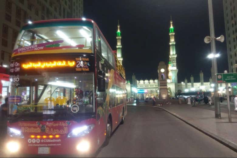 Tudo pronto para o passeio de ônibus turístico pela Medina