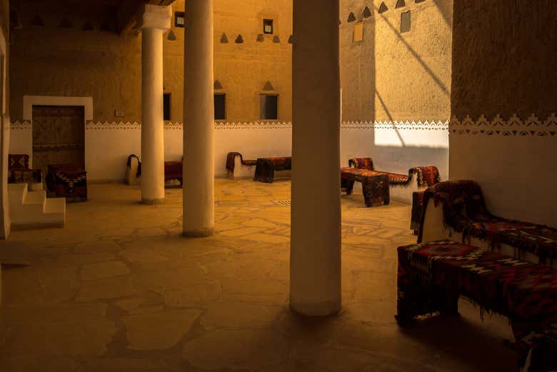 Recorriendo el interior del palacio Masmak