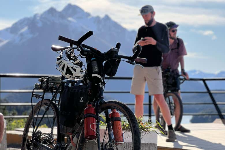 La bici aparcada en una de las paradas