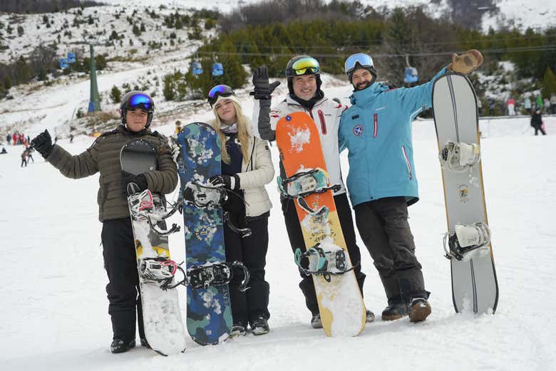 Desfrutando do equipamento de snowboard