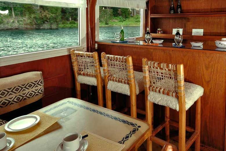 El barco cuenta con bar