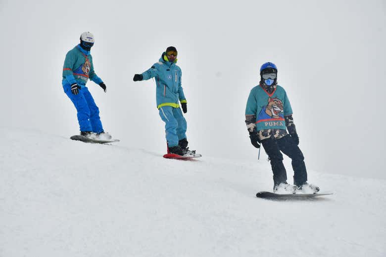 Durante a aula de snowboard