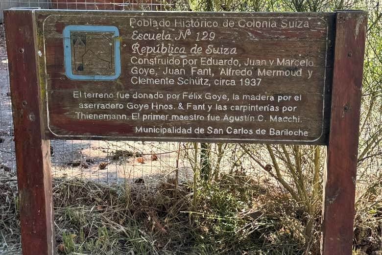 Un cartello informativo di Colonia Suiza