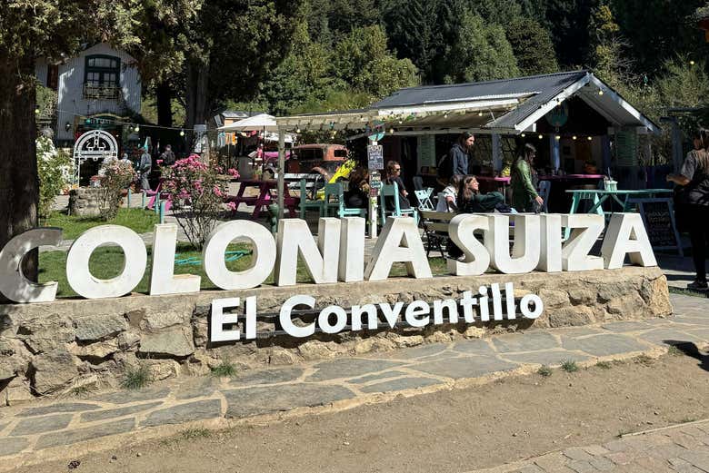Scritta bianca di Colonia Suiza