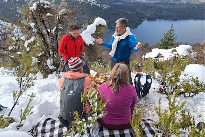 Excursionistas tomando un pícnic en el Cerro San Martín