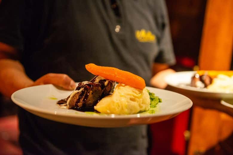Você desfrutará de um delicioso jantar no El Mallín