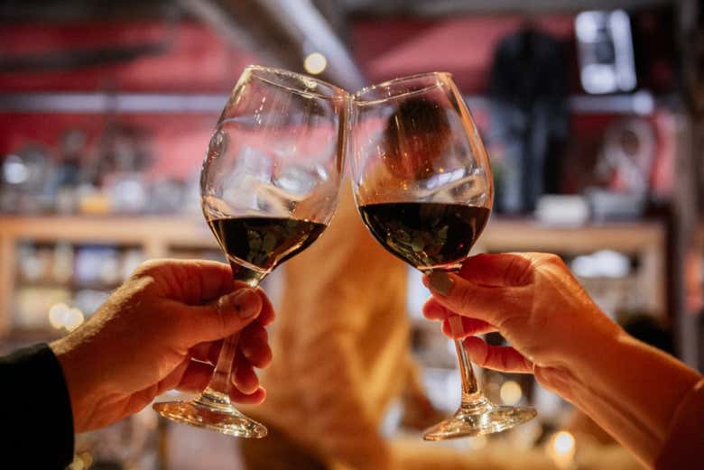 Brindad con excelentes vinos de la región patagónica