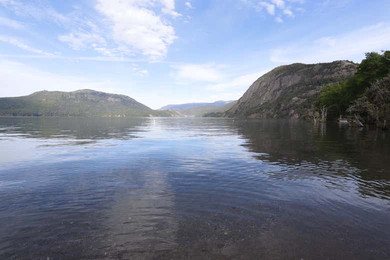 As águas calmas dos lagos da Patagônia