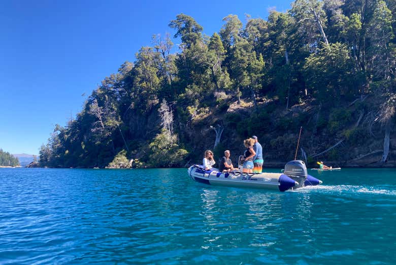 Travel comfortably in a semi-rigid boat