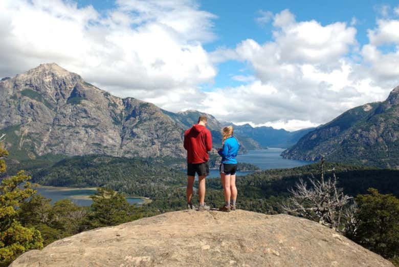Un couple à l'observatoire de Cerro Llao Llao